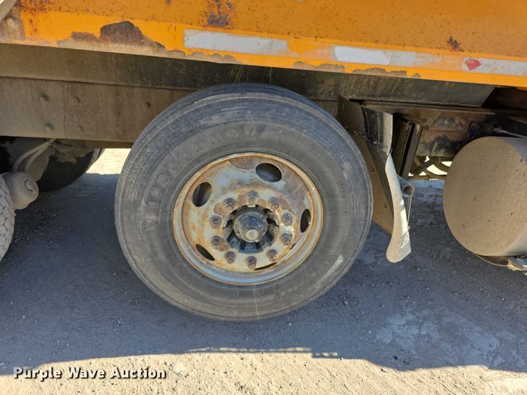 image for item FI0603 2005 Kenworth T800 dump truck