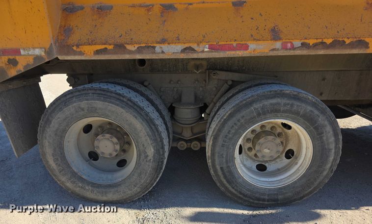 image for item FI0603 2005 Kenworth T800 dump truck