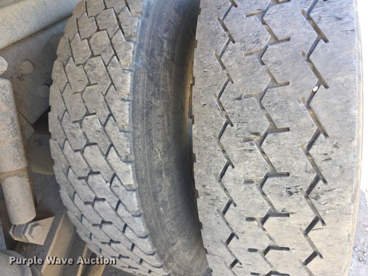 image for item FI0603 2005 Kenworth T800 dump truck