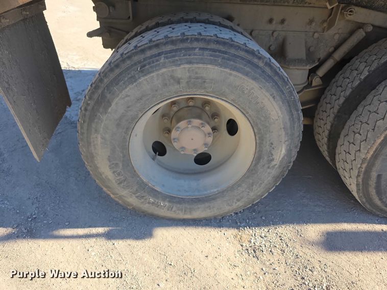 image for item FI0603 2005 Kenworth T800 dump truck