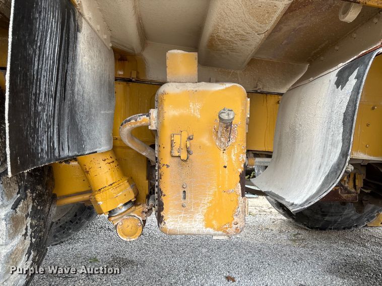 image for item FI1505 2005 Caterpillar 773E haul truck