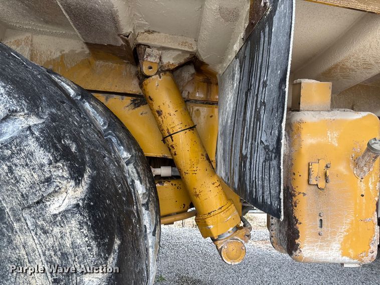 image for item FI1505 2005 Caterpillar 773E haul truck