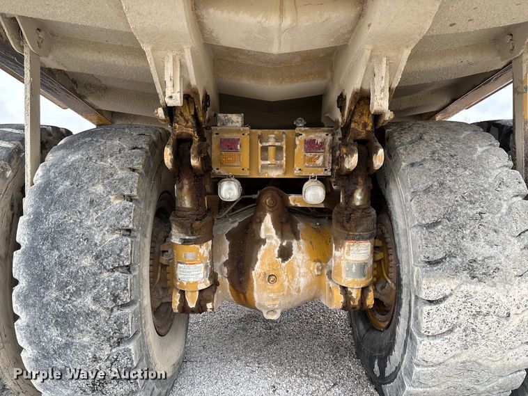 image for item FI1505 2005 Caterpillar 773E haul truck