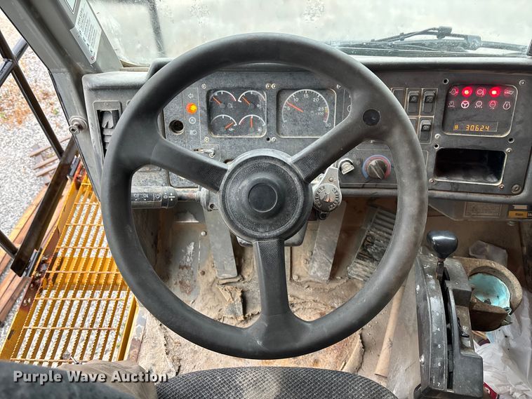 image for item FI1505 2005 Caterpillar 773E haul truck