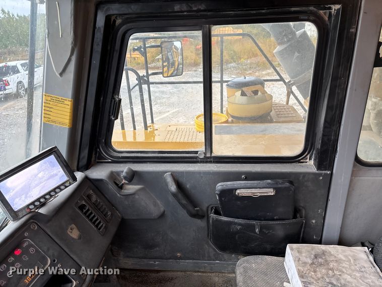 image for item FI1505 2005 Caterpillar 773E haul truck