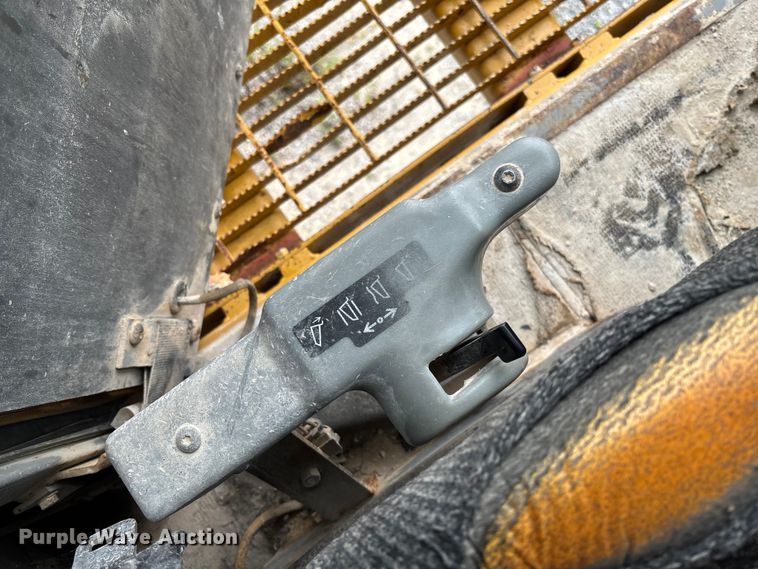 image for item FI1505 2005 Caterpillar 773E haul truck