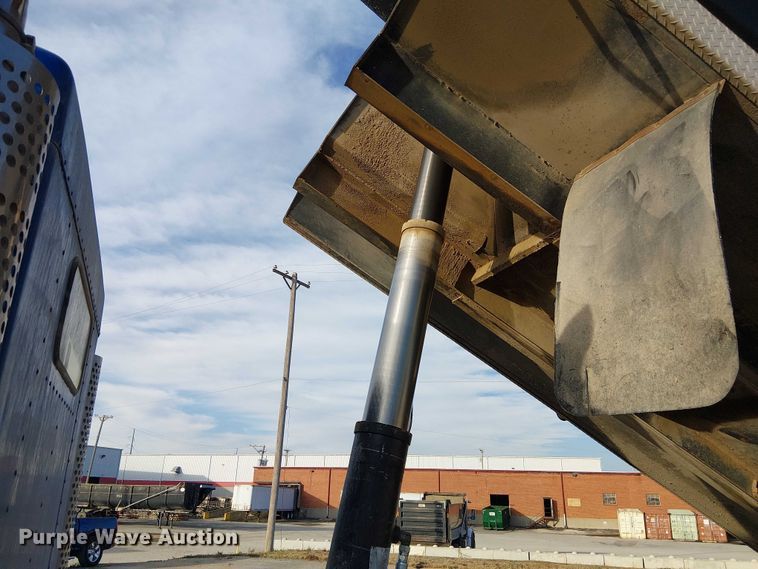 image for item FK0507 2005 Kenworth T800 dump truck