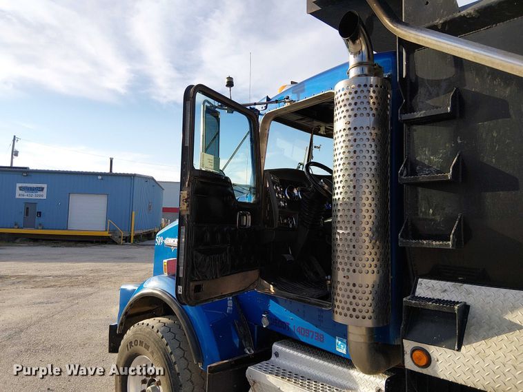 image for item FK0507 2005 Kenworth T800 dump truck