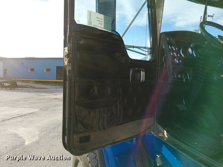 image for item FK0507 2005 Kenworth T800 dump truck