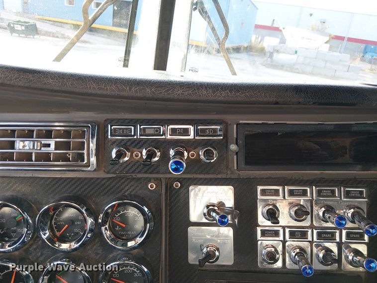 image for item FK0507 2005 Kenworth T800 dump truck