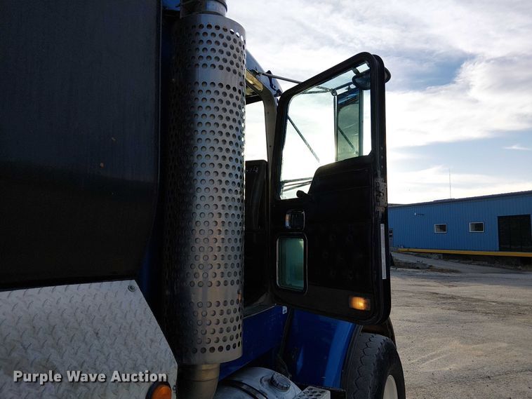 image for item FK0507 2005 Kenworth T800 dump truck