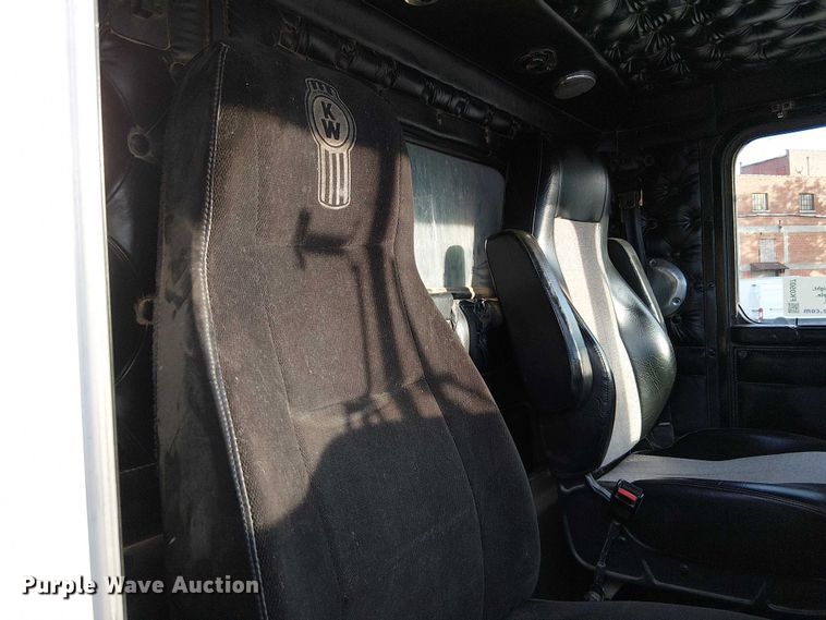 image for item FK0507 2005 Kenworth T800 dump truck