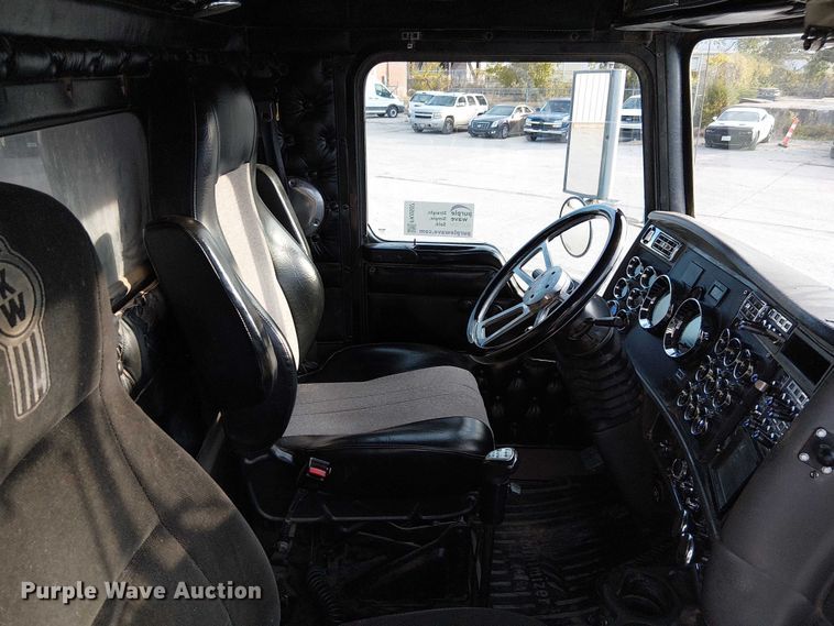 image for item FK0507 2005 Kenworth T800 dump truck