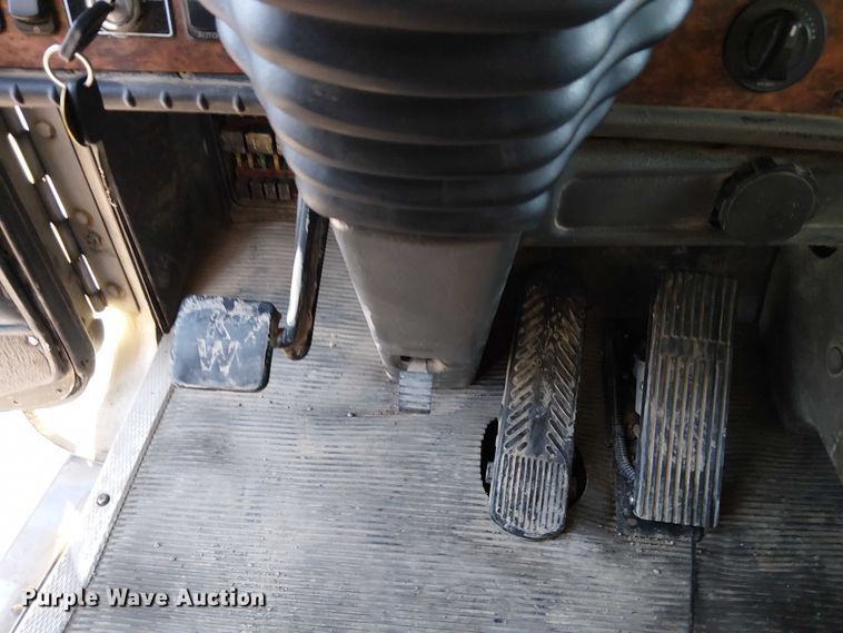 image for item FK0508 2006 Kenworth T800 dump truck