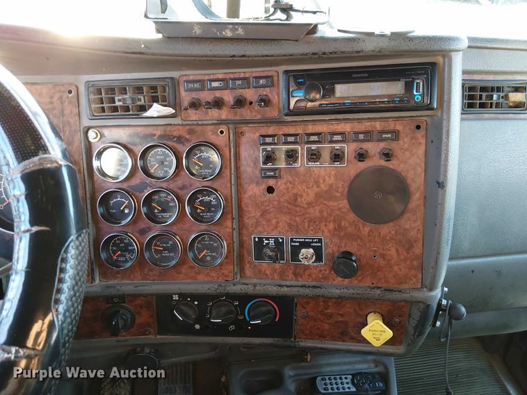 image for item FK0508 2006 Kenworth T800 dump truck