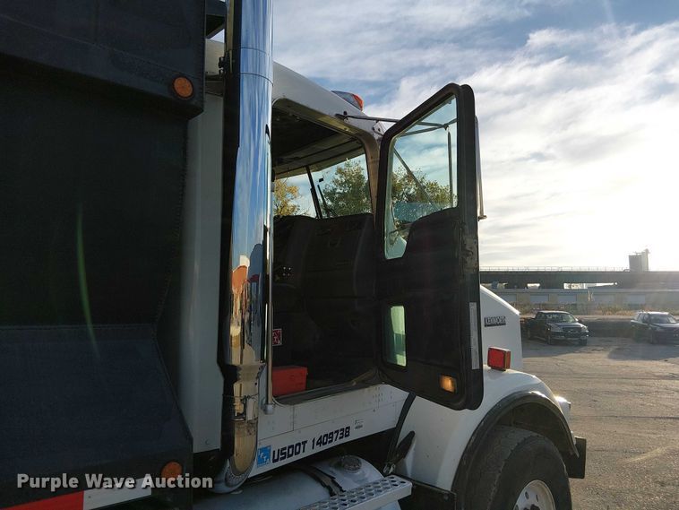 image for item FK0508 2006 Kenworth T800 dump truck