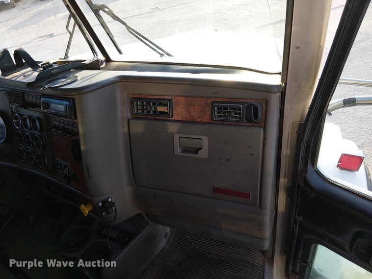 image for item FK0508 2006 Kenworth T800 dump truck