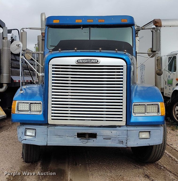 image for item IP9712 2000 Freightliner FLD dump truck