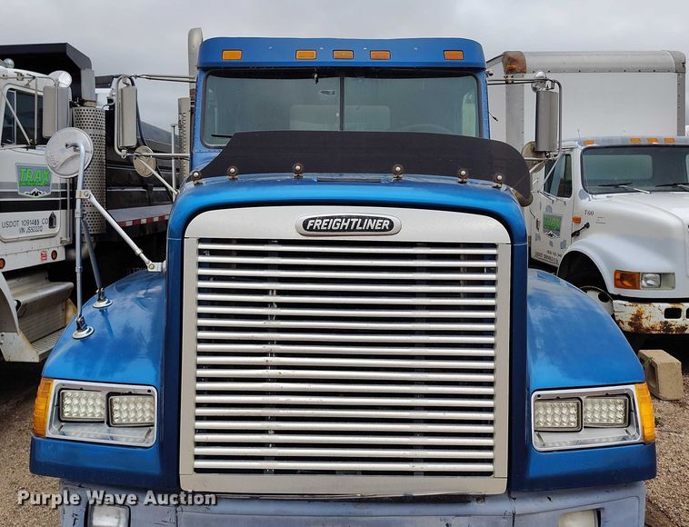 image for item IP9712 2000 Freightliner FLD dump truck