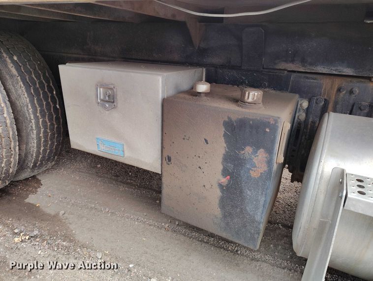 image for item IP9712 2000 Freightliner FLD dump truck