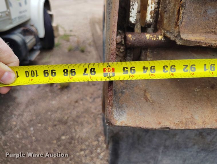 image for item IP9712 2000 Freightliner FLD dump truck