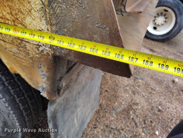 image for item IP9712 2000 Freightliner FLD dump truck