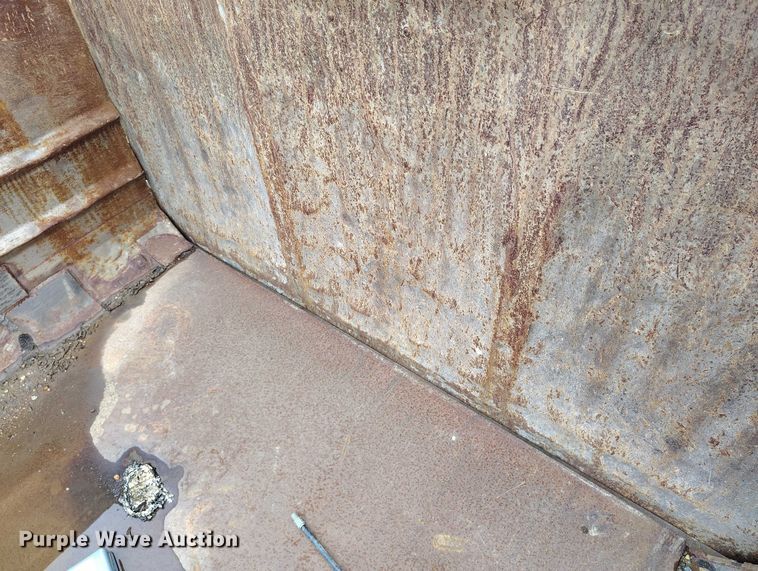 image for item IP9712 2000 Freightliner FLD dump truck