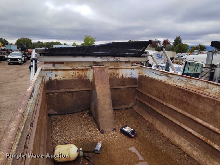 image for item IP9712 2000 Freightliner FLD dump truck