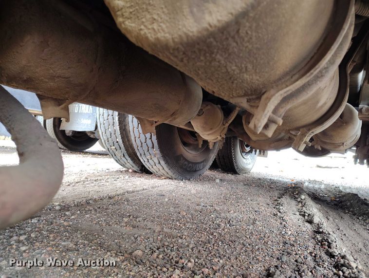 image for item IP9712 2000 Freightliner FLD dump truck