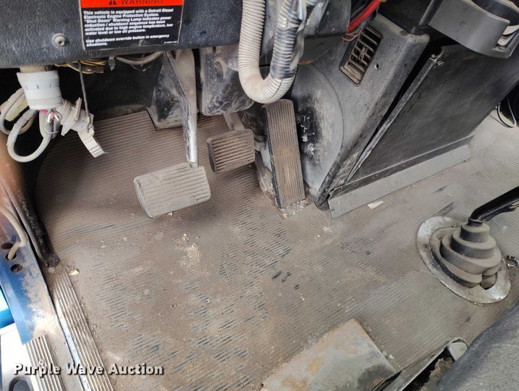 image for item IP9712 2000 Freightliner FLD dump truck