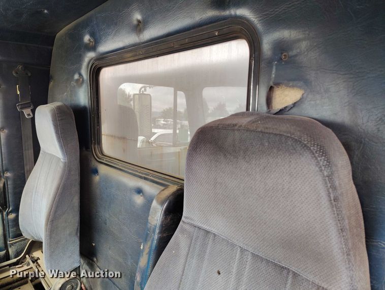 image for item IP9712 2000 Freightliner FLD dump truck