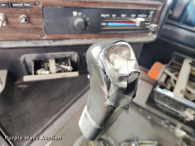 image for item IP9712 2000 Freightliner FLD dump truck