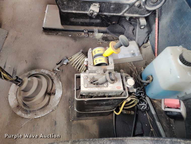 image for item IP9712 2000 Freightliner FLD dump truck