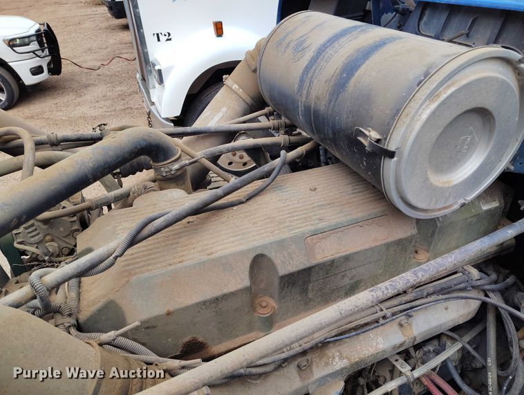 image for item IP9712 2000 Freightliner FLD dump truck