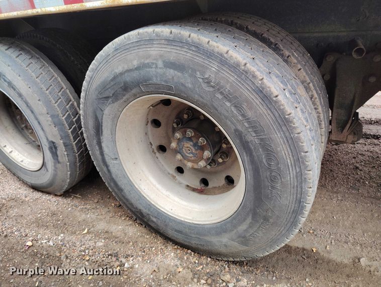 image for item IP9712 2000 Freightliner FLD dump truck