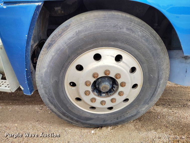 image for item IP9712 2000 Freightliner FLD dump truck