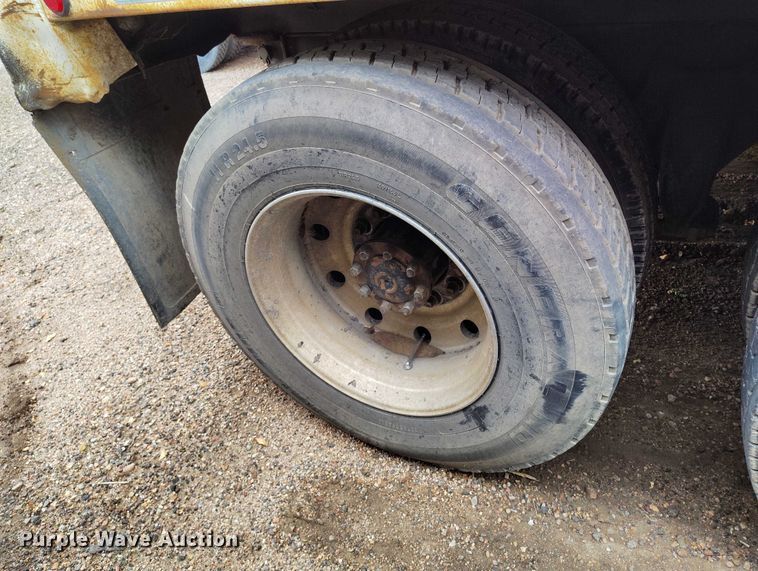 image for item IP9712 2000 Freightliner FLD dump truck