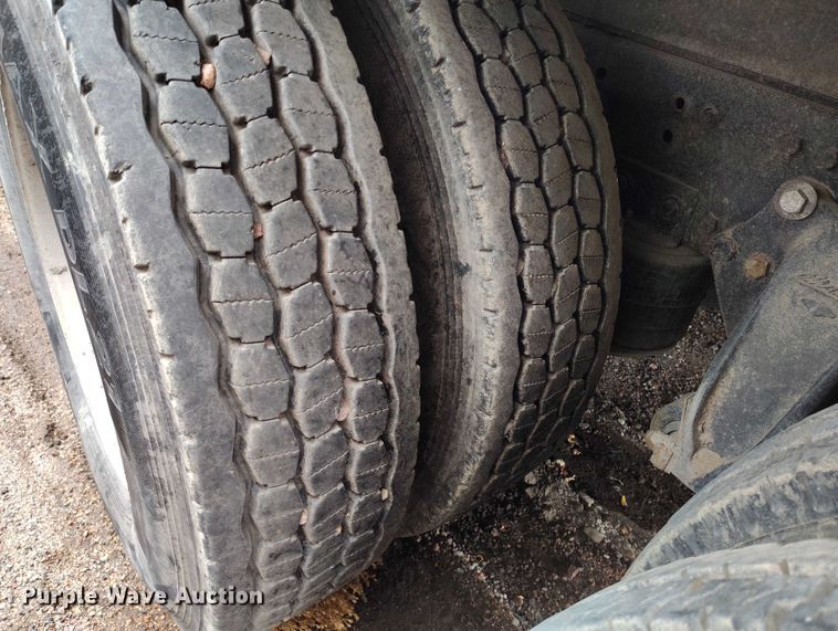 image for item IP9712 2000 Freightliner FLD dump truck