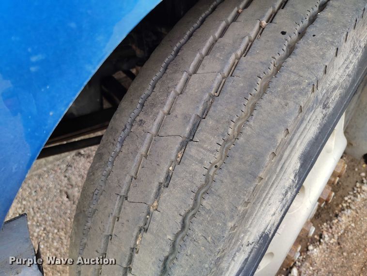 image for item IP9712 2000 Freightliner FLD dump truck