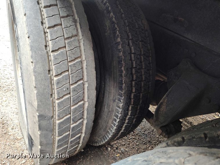 image for item IP9712 2000 Freightliner FLD dump truck