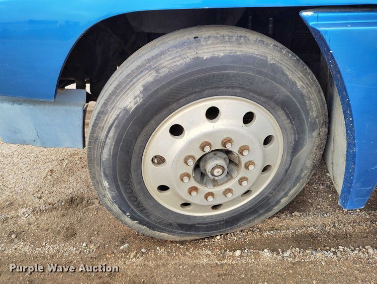 image for item IP9712 2000 Freightliner FLD dump truck