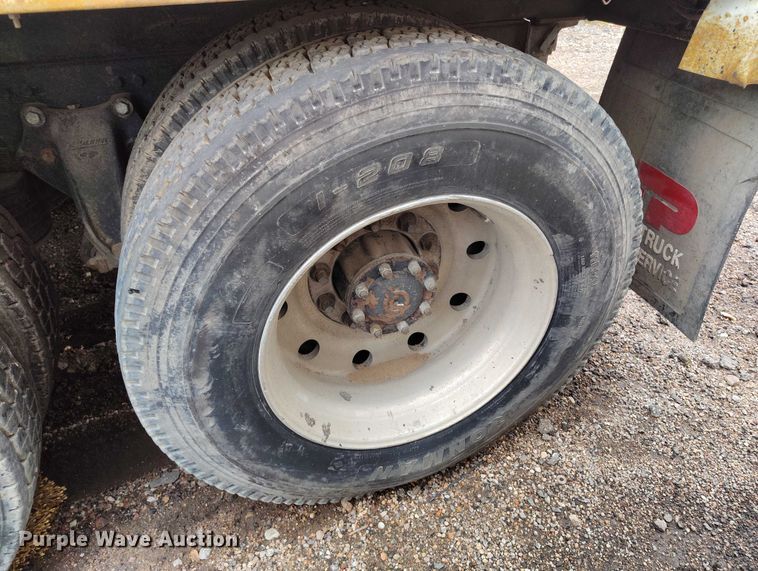 image for item IP9712 2000 Freightliner FLD dump truck