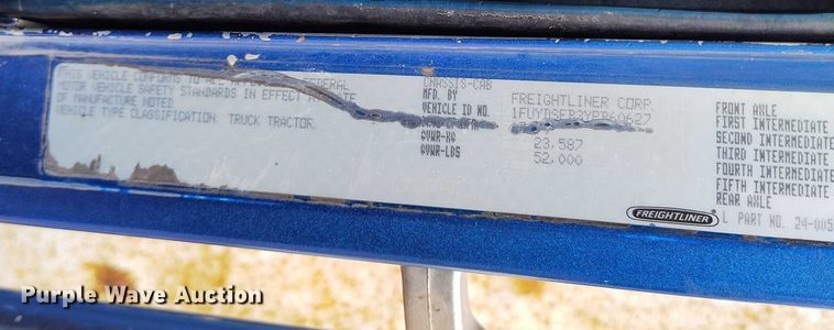 image for item IP9712 2000 Freightliner FLD dump truck