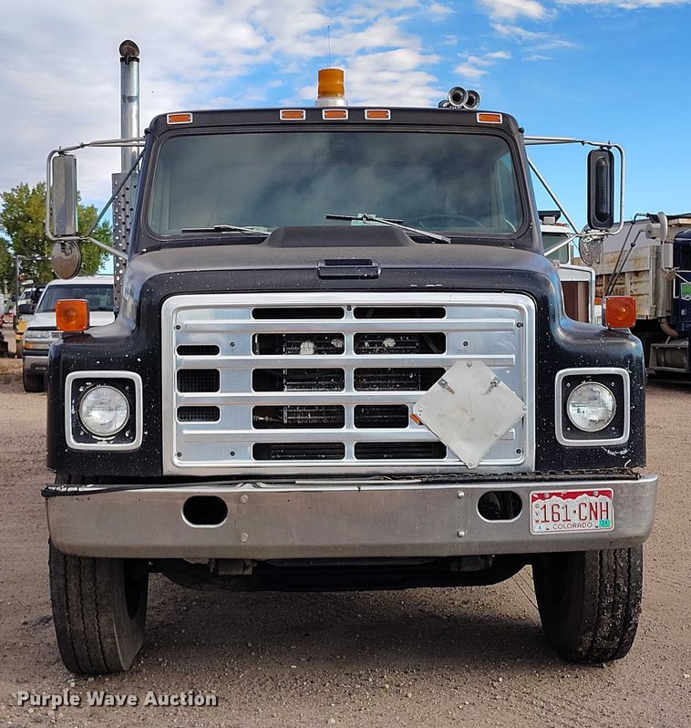 image for item IP9714 1987 International 1954 oil distributor truck