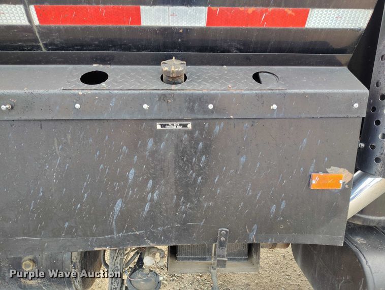 image for item IP9714 1987 International 1954 oil distributor truck