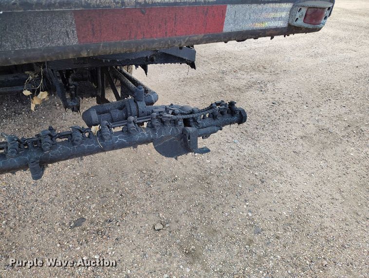 image for item IP9714 1987 International 1954 oil distributor truck