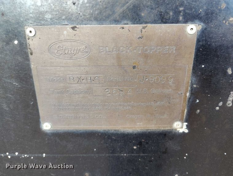 image for item IP9714 1987 International 1954 oil distributor truck