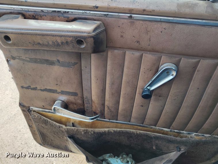 image for item IP9714 1987 International 1954 oil distributor truck