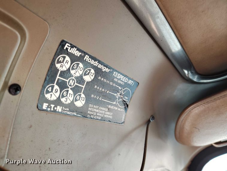 image for item IP9714 1987 International 1954 oil distributor truck