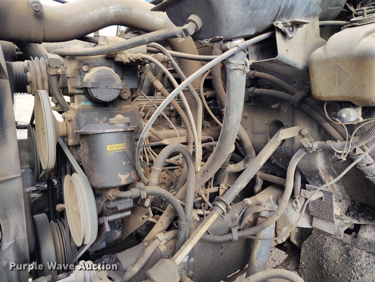 image for item IP9714 1987 International 1954 oil distributor truck